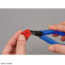 Load image into Gallery viewer, Bandai Spirits Entry Side Cutter (Blue)
